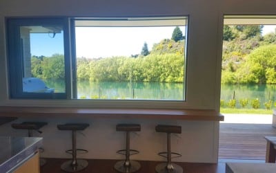 Bar-seating-with-lake-view