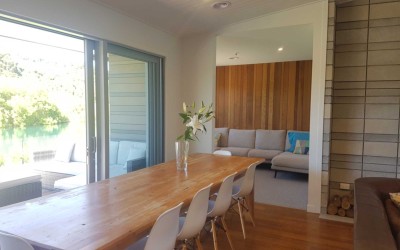 Large-dining-table-with-lake-view